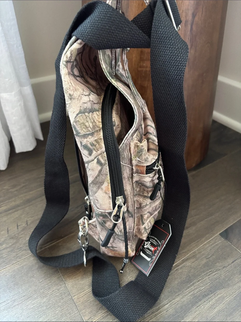 Beautiful Giant Unisex Camo Sling Bag,tactical,4 zipper,remove adjust strap,hunt